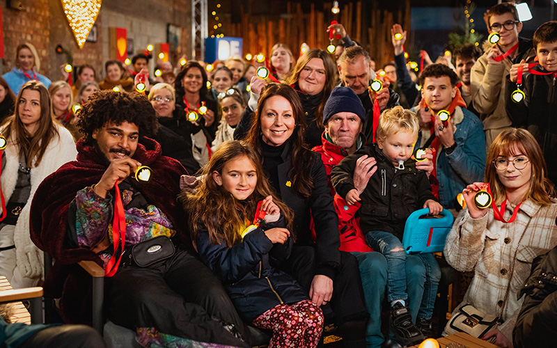 Coverfoto 'Vlammen Tegen Kansarmoede', een programma van VRT over leven in kansarmoede